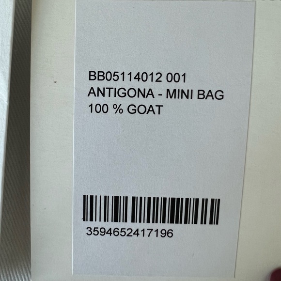 Givenchy Mini Antigona Bag in grained leather - Picture 16 of 16